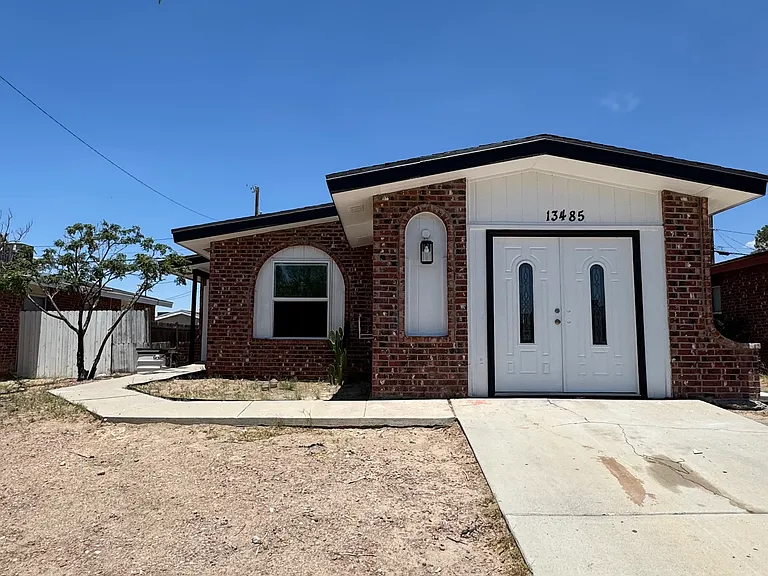 13485 Sunset Hills Dr — Photo 1