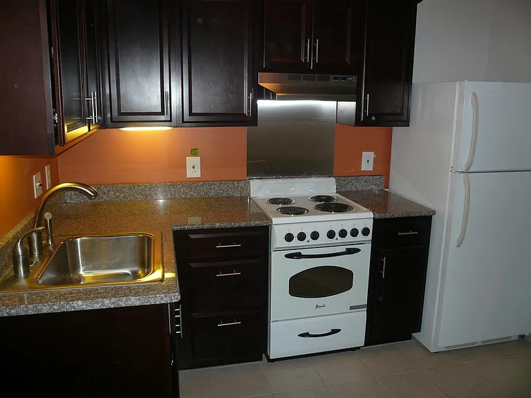 423 N 33rd St #3 — Photo 3