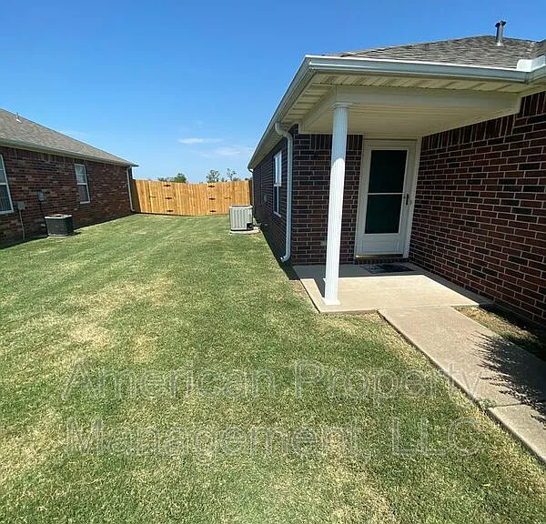 4716 NE Wisconsin St — Photo 3