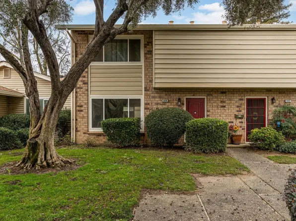 8335 La Riviera Dr, Sacramento, CA 95826