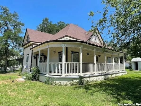421 E Rio Grande, Pearsall, TX 78061