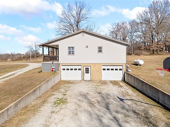 3rd image of 127 Walnut Ln