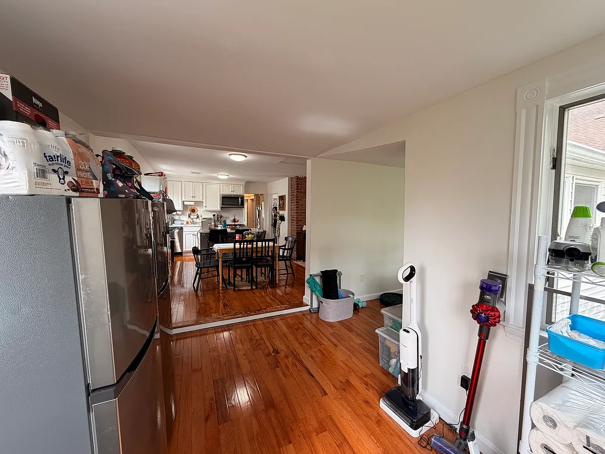 Building Photo - 52 Raymond Ave #1