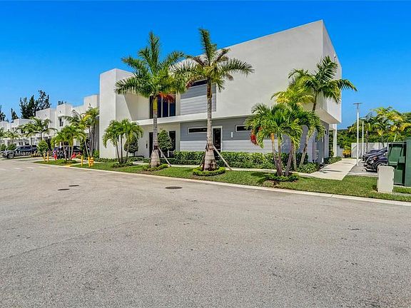 4th image of 10271 NW 72nd St #10271