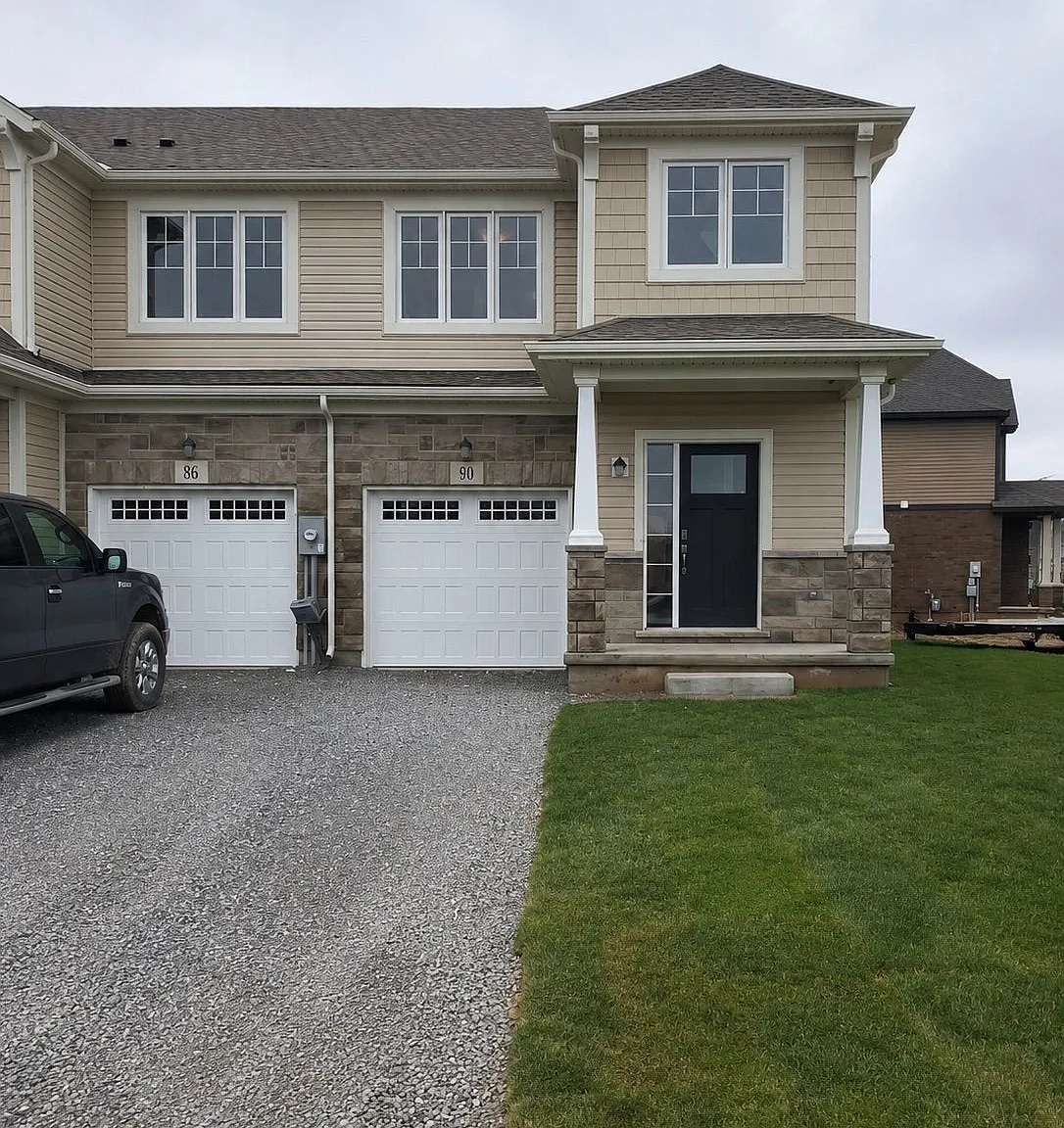 3 bed, $2,300 — Photo 1