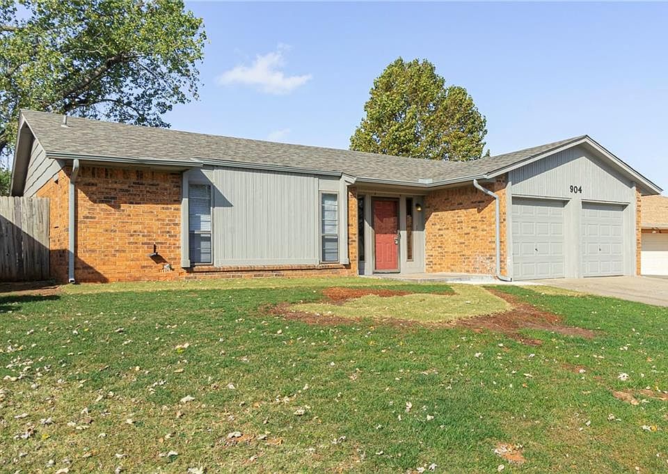 1st image of 904 Oakwood Dr