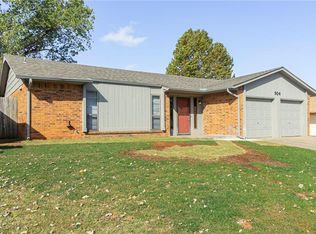 904 Oakwood Dr, Yukon, OK 73099
