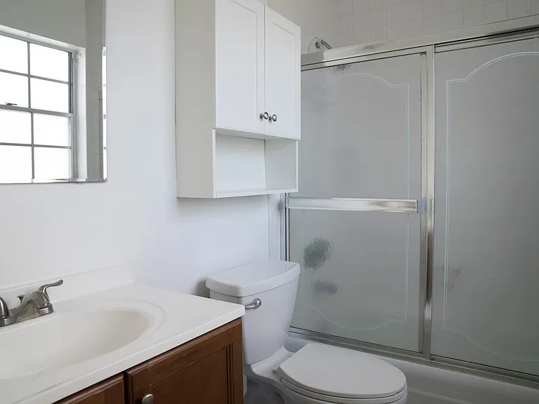 424 N Riverside Dr — Photo 11