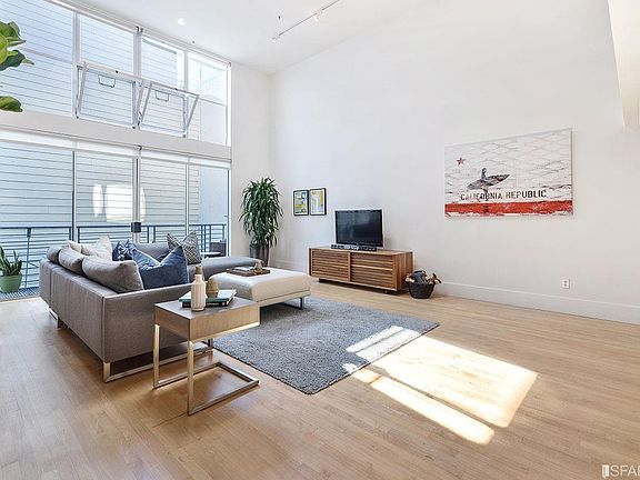 2nd image of 1099 23rd St APT 17