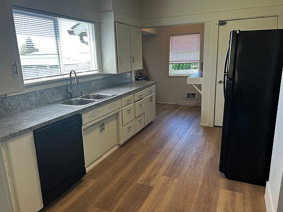 5th image of 2218 Meridian Ave E