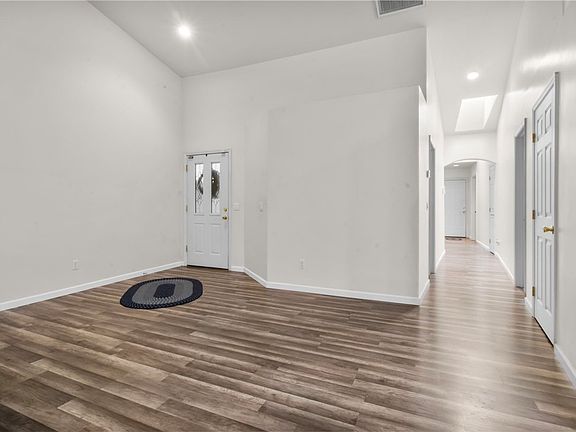 4th image of 2827 Country Club Drive