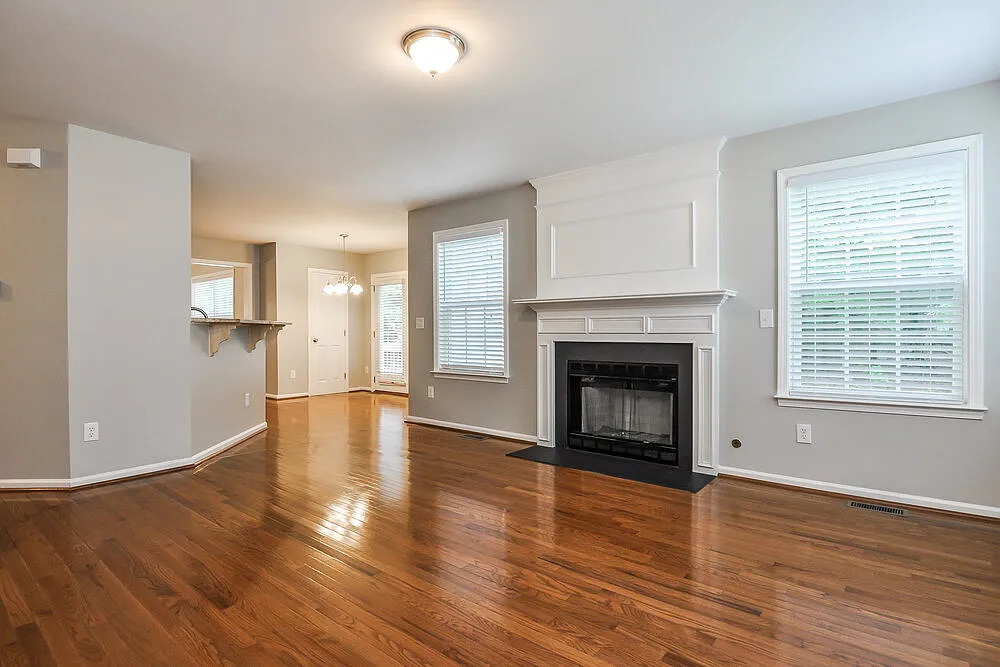 3 bed, 2.5 bath, 2220 sqft, $2,370 — Photo 4