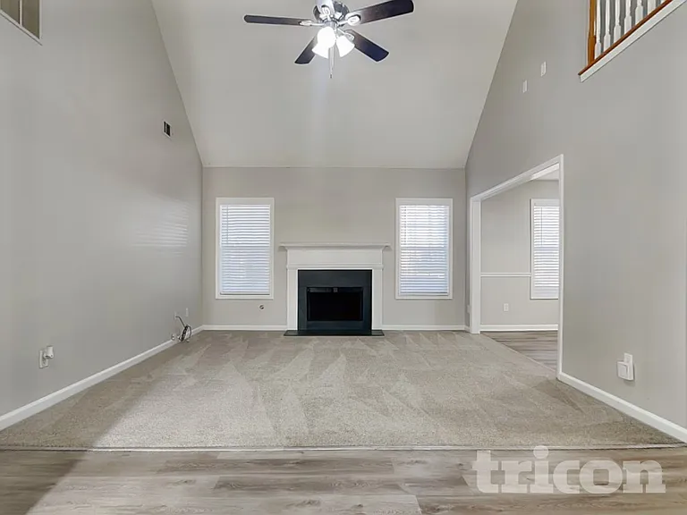 212 Revolutionary Dr — Photo 3