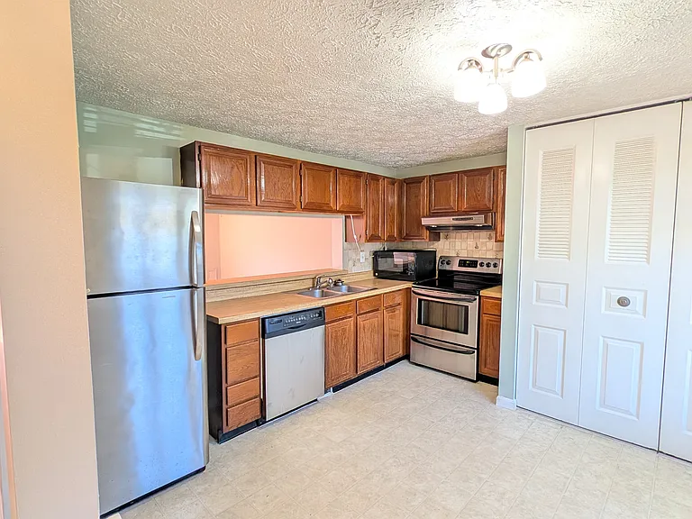 119 Sandalwood Ct — Photo 3