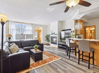 18189 Warbler Ln, Eden Prairie, MN 55346