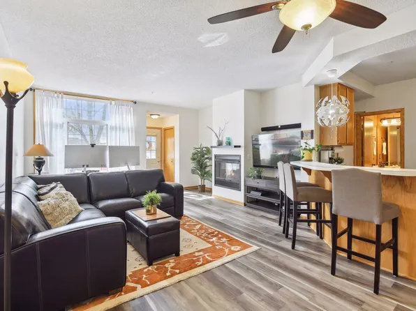 18189 Warbler Ln, Eden Prairie, MN 55346