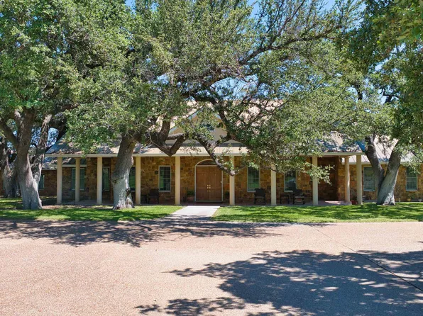 2802 W Wallace Street, San Saba, TX 76877