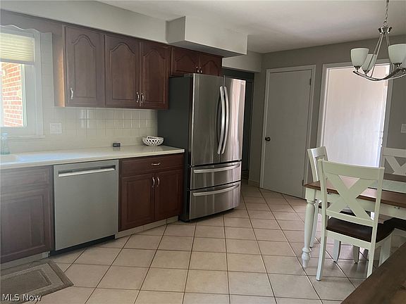 4th image of 6735 Larchmont Dr