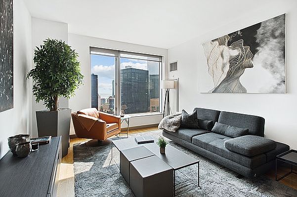 1st image of 8 Spruce St APT 33F