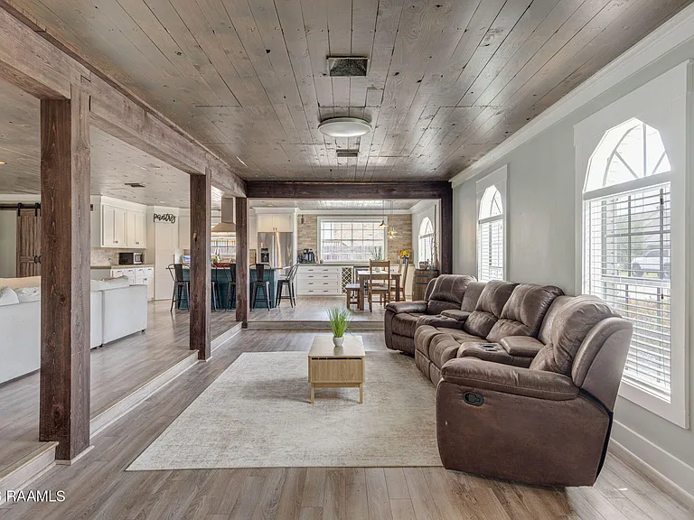 610 E Demanade Dr — Photo 7