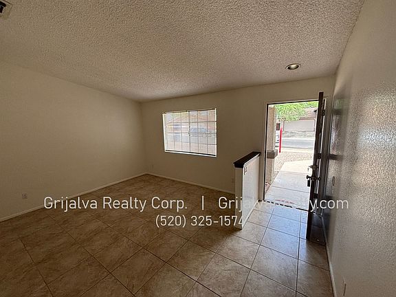 2nd image of 1821 W Mountain Oak Ln