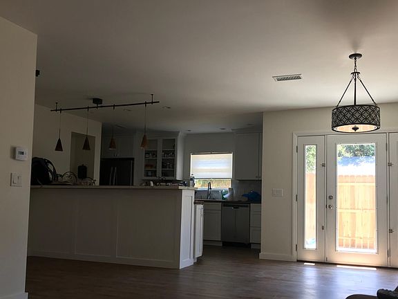 5th image of 206 N Ventura St