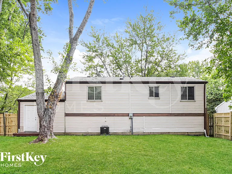 910 Woodlark Dr — Photo 16