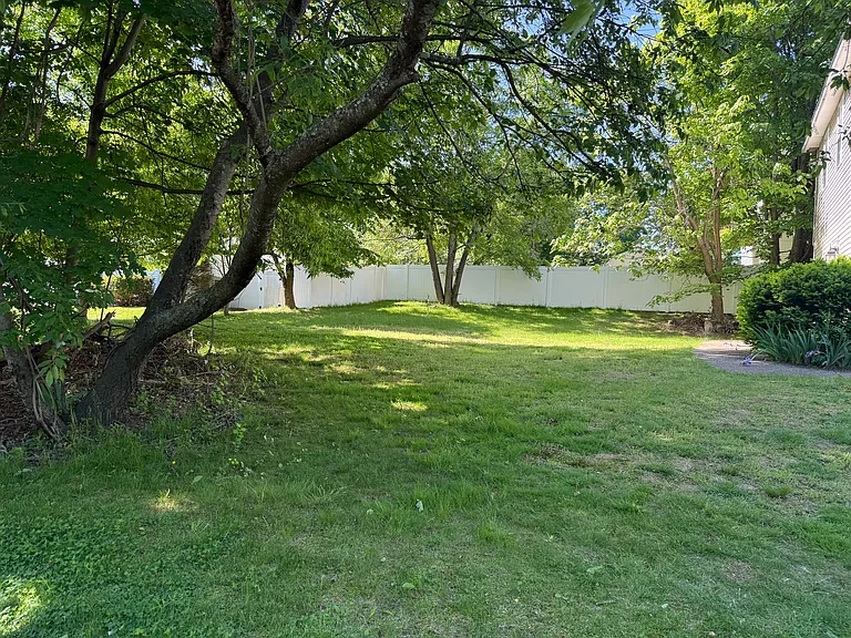 28 Crestview Dr #LHS — Photo 4