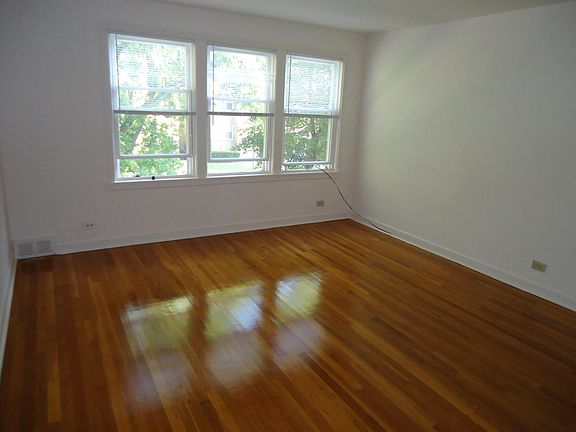 4th image of 2621 W Estes Ave