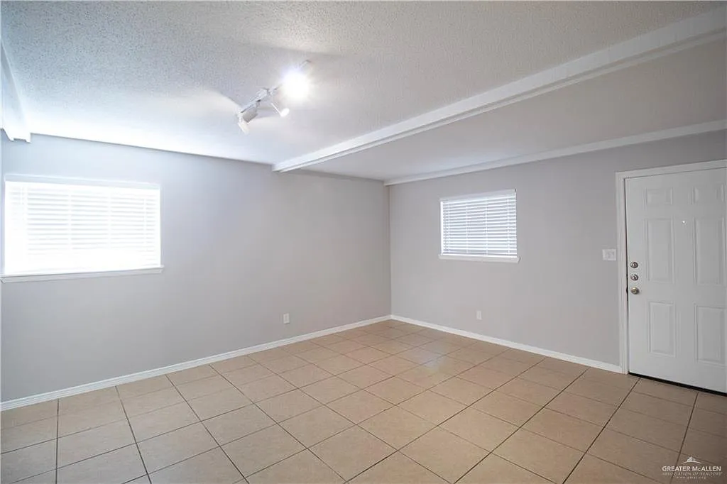 2 bed, 2.0 bath, 1122 sqft, $895 — Photo 3