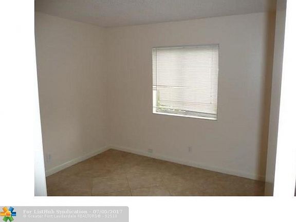 4th image of 104 Gardens Dr APT 106