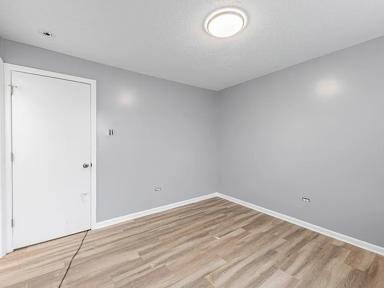5508 W 55th St #7 — Photo 8