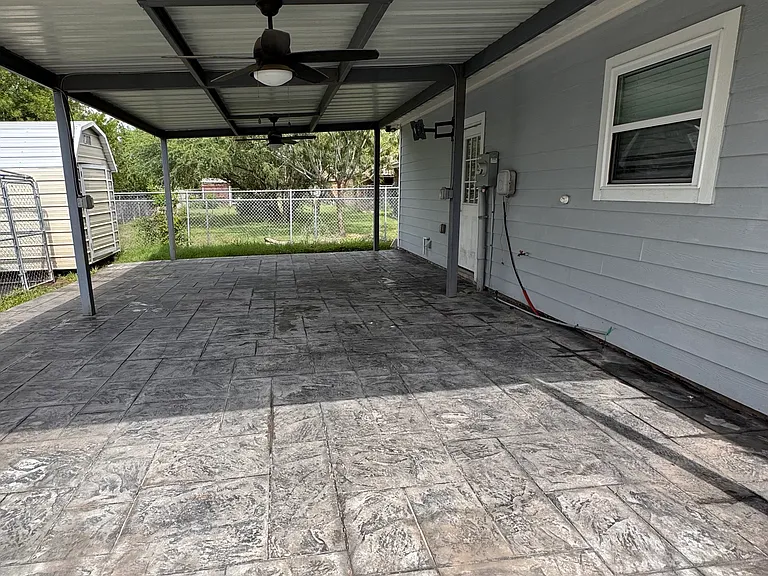 711 W Albatross Ave — Photo 9