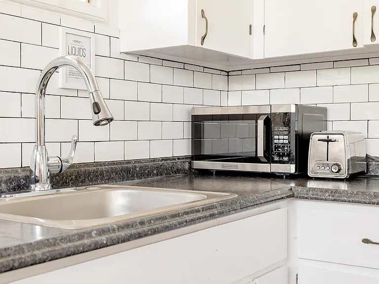 Enjoy your home cooked meals in our fully stocked kitchen!