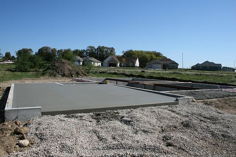 2nd image of 142 Yellowstone Dr