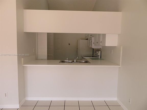 Pass through to kitchen