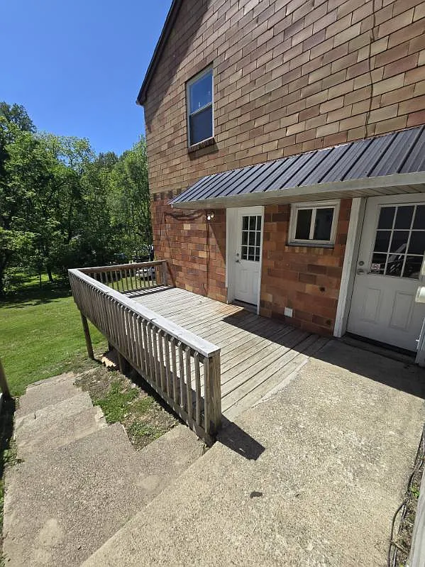 Building Photo - 340-342 Blackburn Ave #344