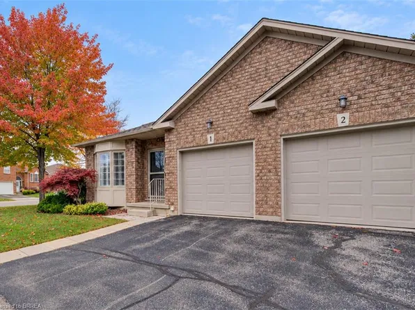 10 Courtland Dr #1, Brantford, ON N3R 7Y2