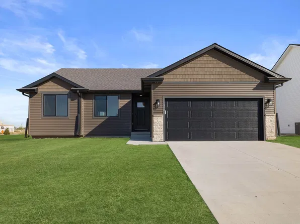 1480 Cedar St, Waukee, IA 50263