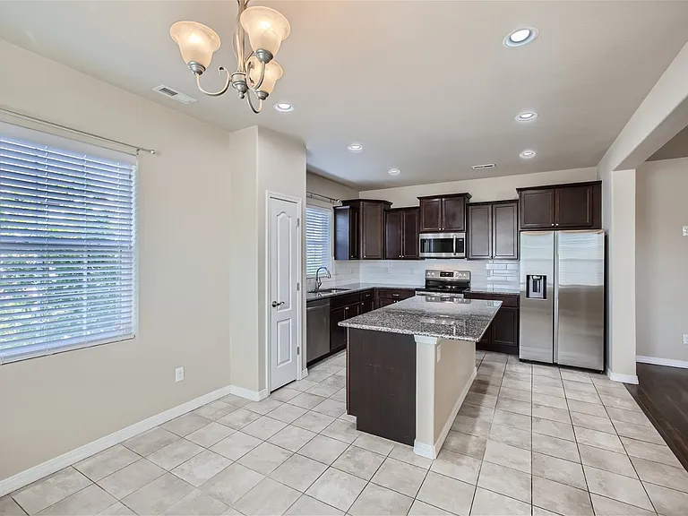 8807 Bella Flora Hts — Photo 6