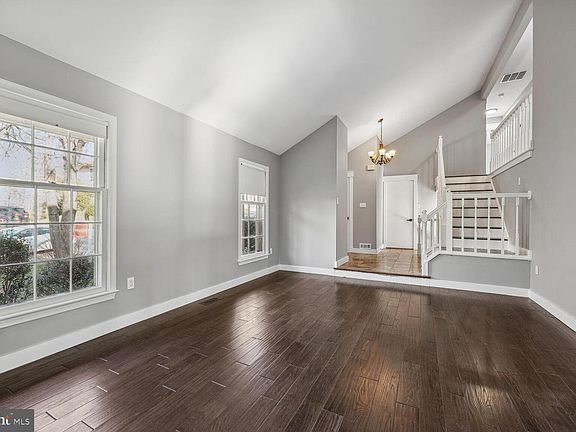 3rd image of 12823 Valleywood Dr