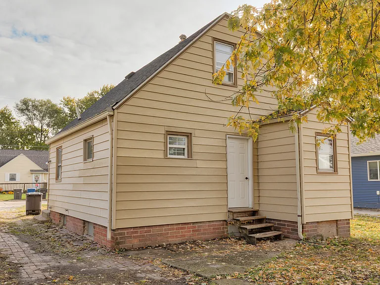 2416 E 38th Ct — Photo 3