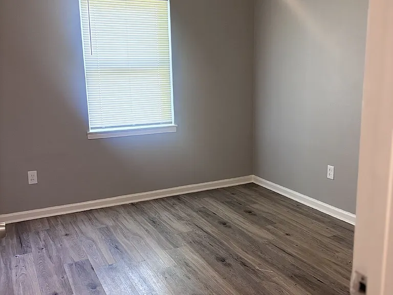 345 Washburn Dr — Photo 8