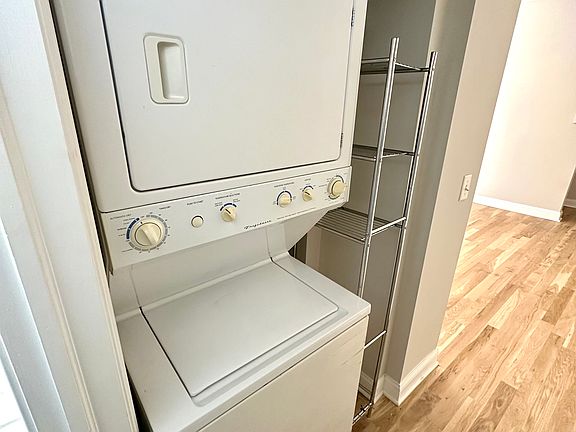 5th image of 2836 Claypole Ave