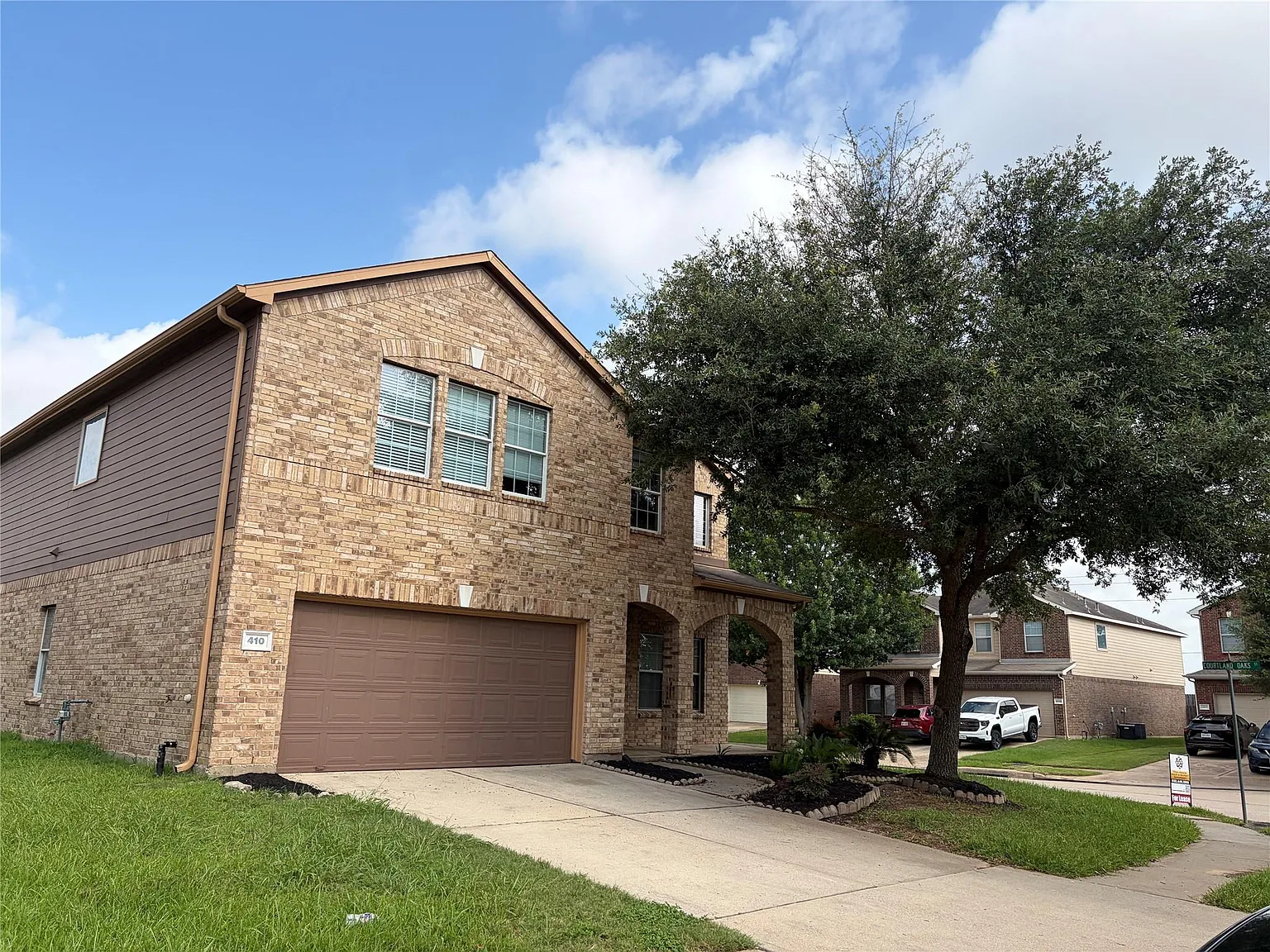 5 bed, 3.0 bath, 3462 sqft, $2,700 — Photo 2