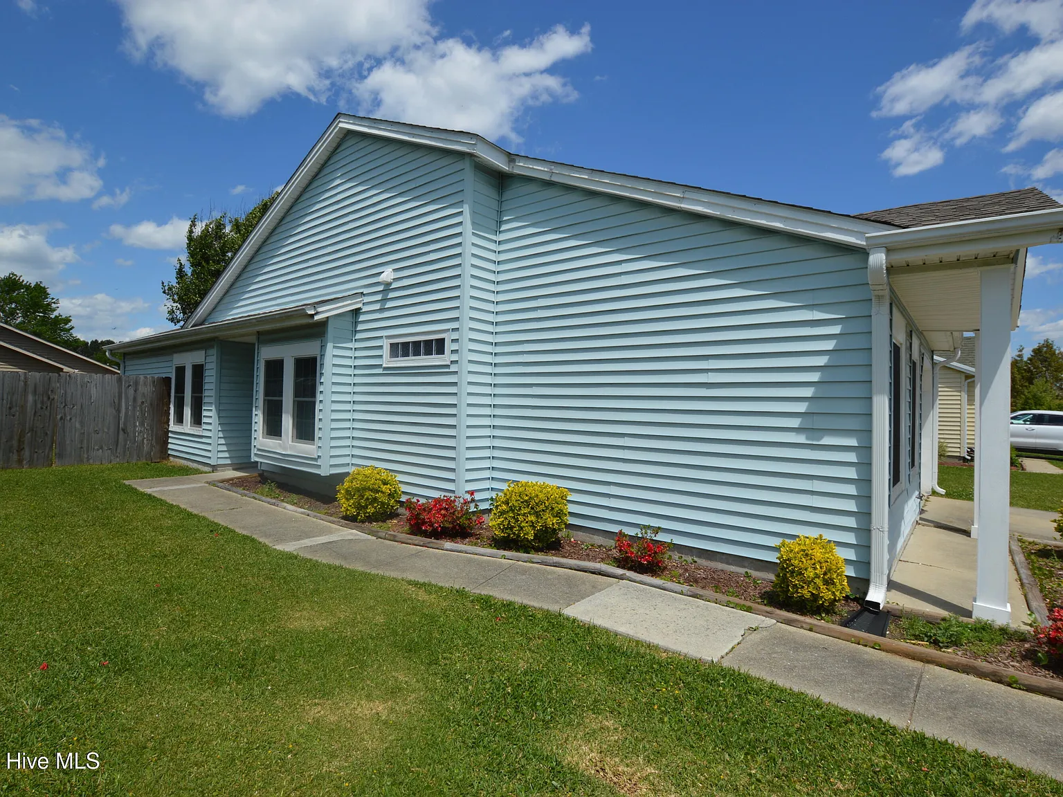 3 bed, 2.0 bath, $1,550 — Photo 2