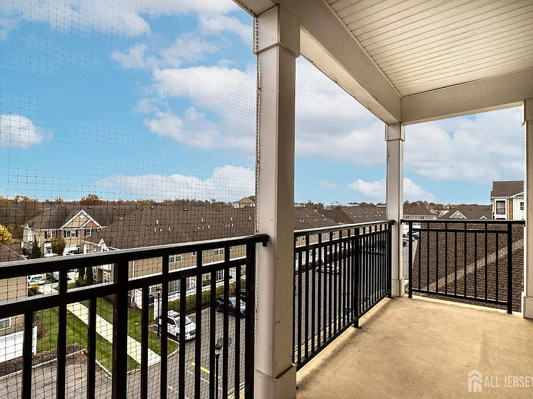 541 E Celebration Way — Photo 16