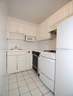 Rented by Buchbinder & Warren | media 16