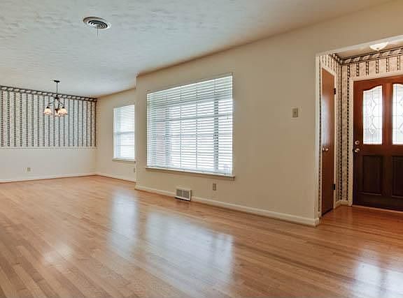 3rd image of 7118 Bennington Dr