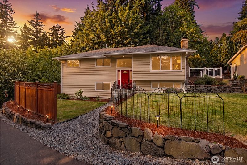 5th image of 18415 9th Street E